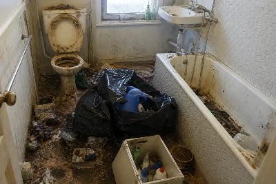 Ernstige vervuilde woning ontruiming (hoarding)